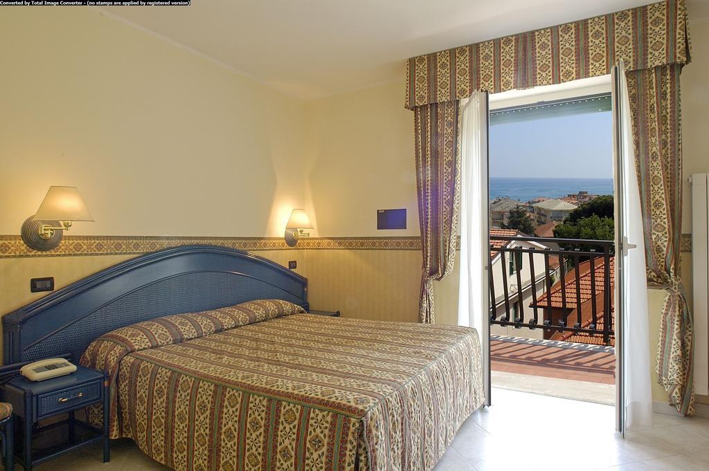 Hotel Casella Pietra Ligure Zimmer foto